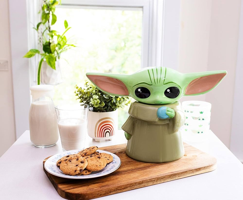 スターウォーズ　ヨーダ　クッキージャー陶器製 STARWARS(スターウォーズ)のヨーダをクッキージャーでお届け